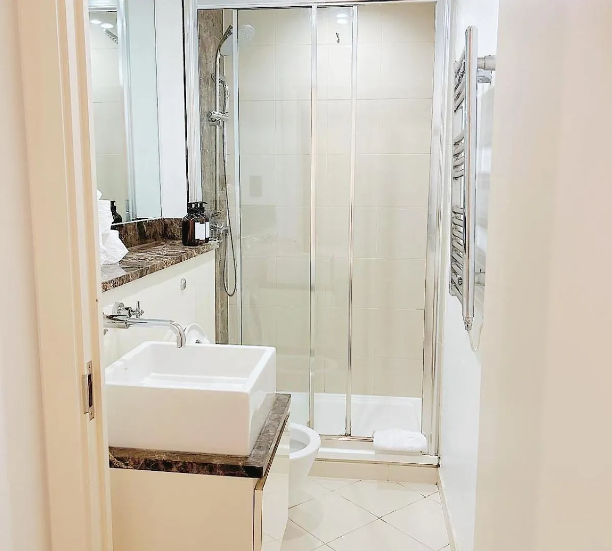 Luxury 2-Bed Apartment With Stunning Views Near The Shard & Tower Bridge Londyn